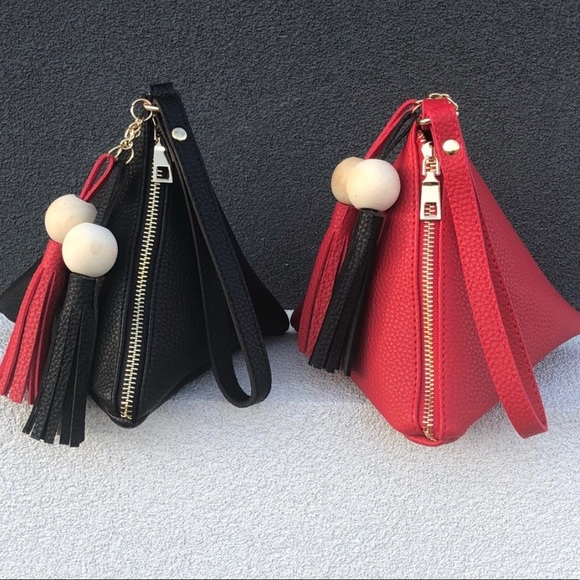 Black Pyramid  Wristlet Mini Bag New - Picture 3 of 7